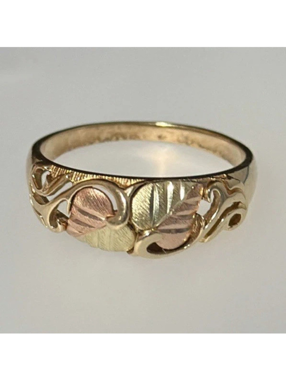 Black Hills Gold 10k Multi-Tone Nature Motif Band Ring Size 12.5